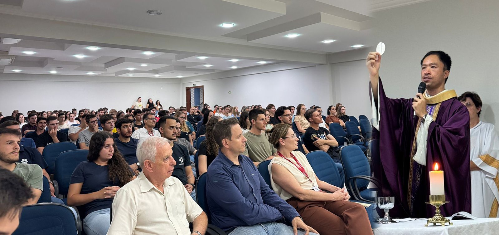 Missa universitária marca reinício das atividades do grupo de oração na Unisep