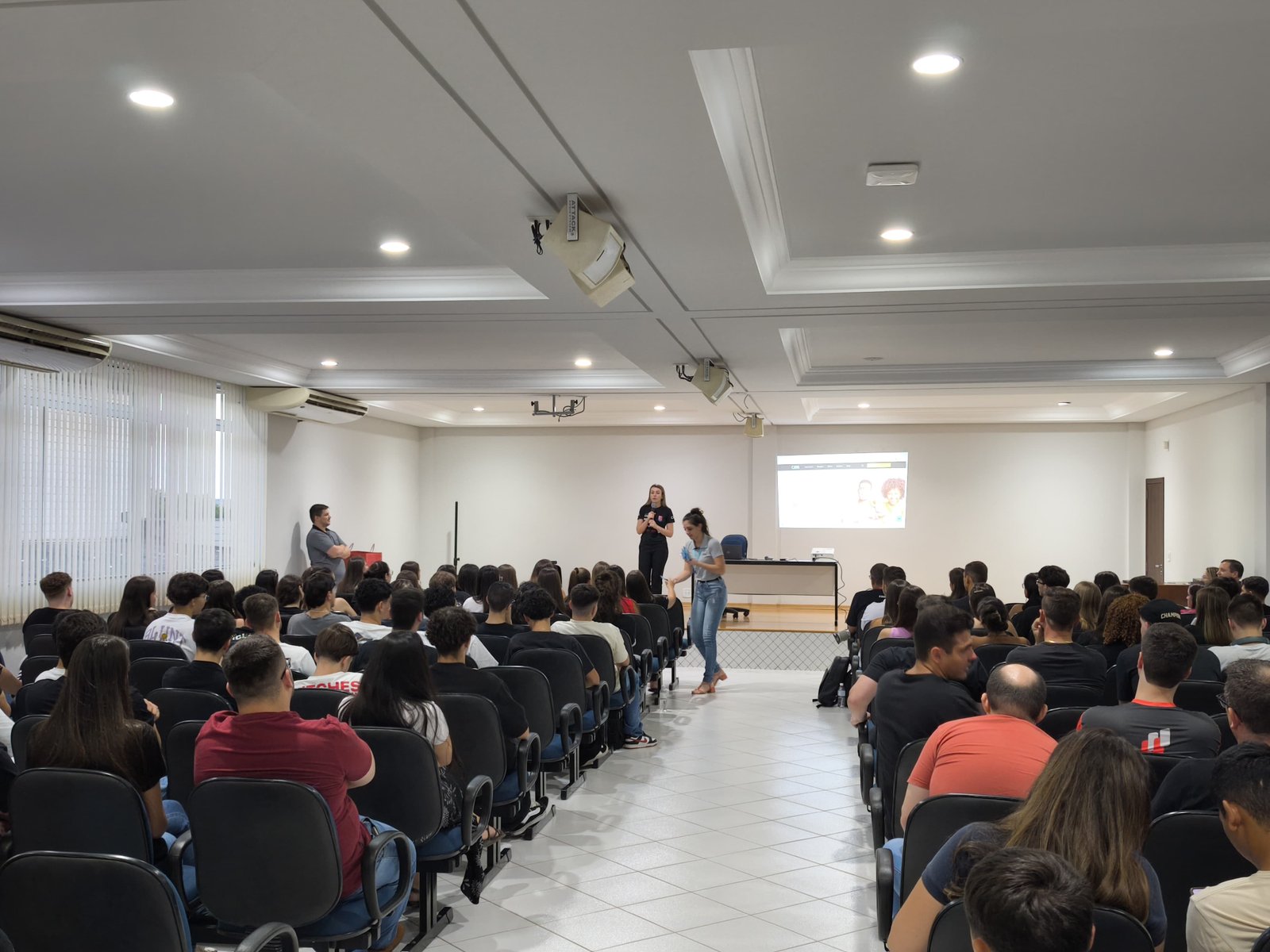 Conexão com o mercado: Acadêmicos da Unisep participam de diálogo com a CISS