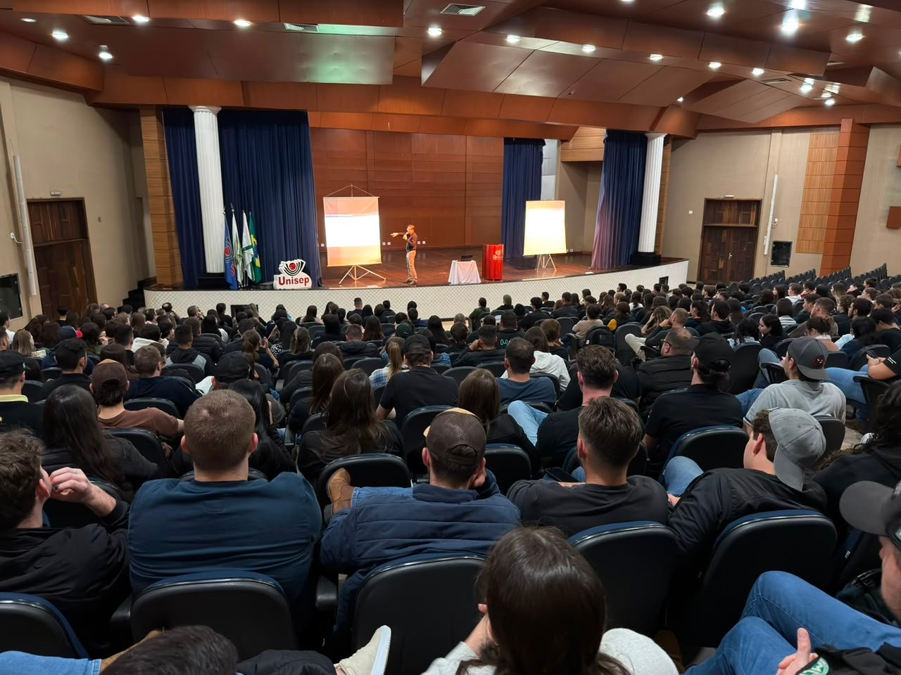 Palestra com executivo da Pluma na Unisep aborda empregabilidade, mercado de trabalho e os desafios para as novas gerações