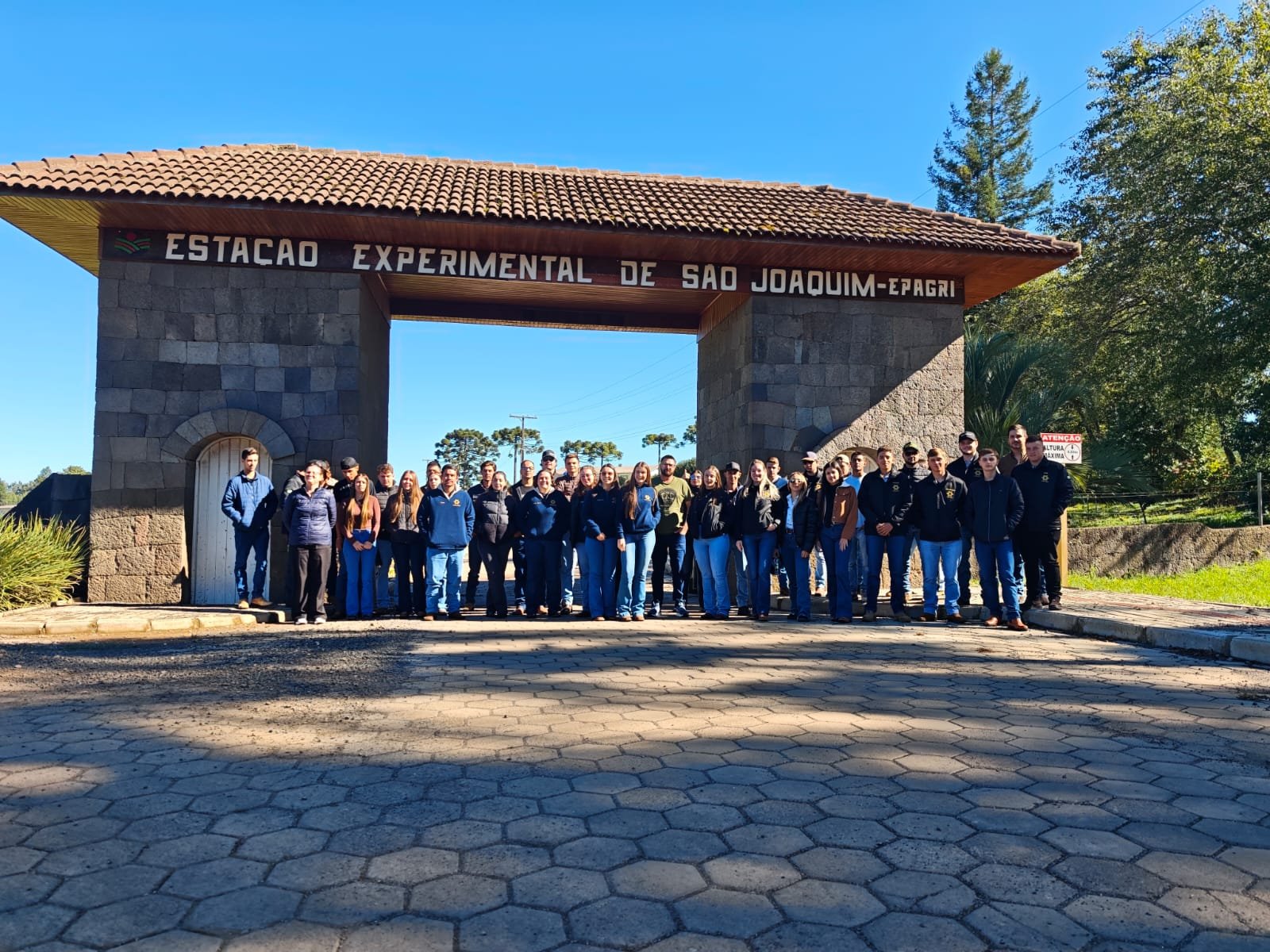 Acadêmicos de Agronomia da Unisep visitam centro de pesquisa da Epagri e vinícola em São Joaquim-SC
